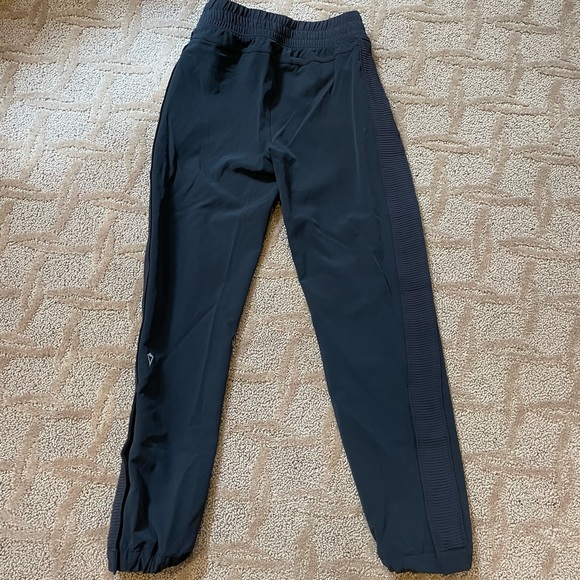 Ivivva Other - Ivivva Yoga Loose Fit Pant - Size 8